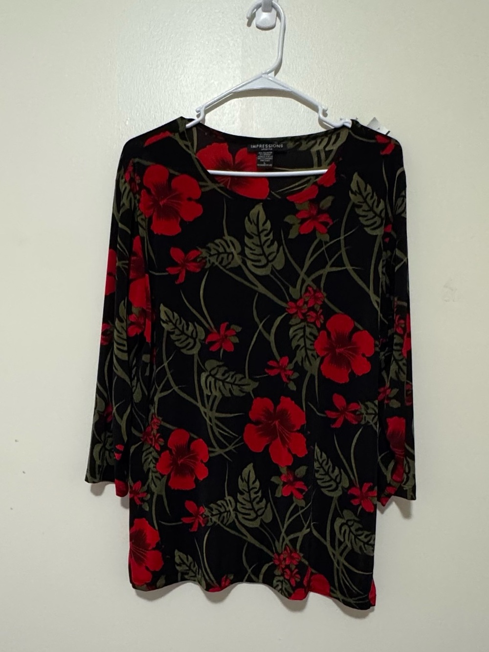 Impressions Lifestyle Floral Top Black Red Tropical Print Size L